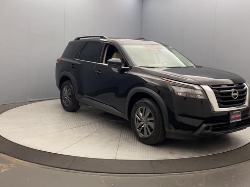 Used 2023 Nissan Pathfinder SV AWD/4WD image 7
