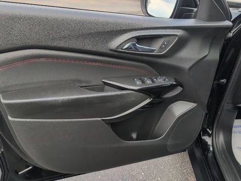 Used 2024 Chevrolet Trax RS w/ Sunroof Package FWD image 17
