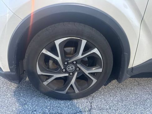 Used 2020 Toyota C-HR XLE FWD image 19