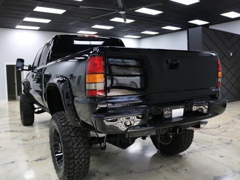 Used 2006 GMC Sierra 2500 SLT w/ Heavy-Duty Power Package image 28