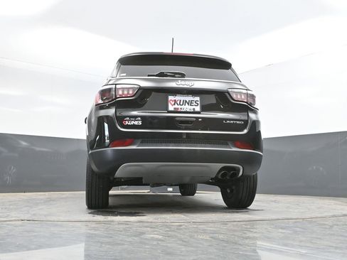 Used 2022 Jeep Compass Limited AWD/4WD image 37