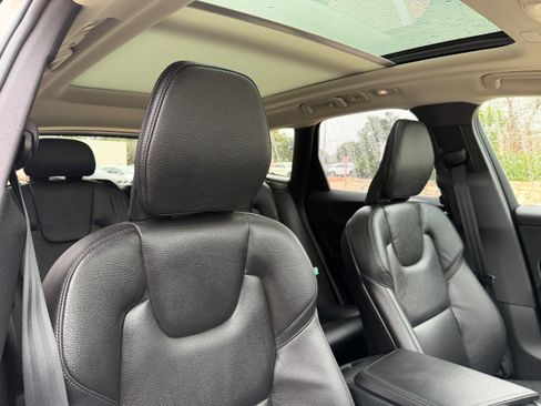 Certified 2025 Volvo XC60 B5 Plus image 11