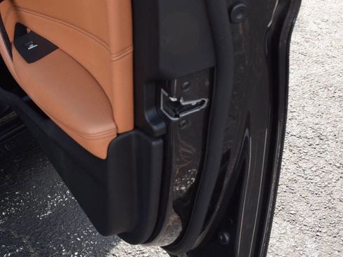 Used 2017 BMW 530i xDrive image 46