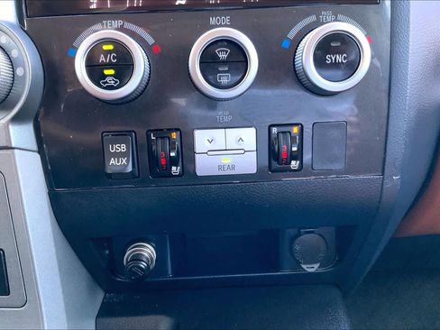 Used 2017 Toyota Sequoia Platinum RWD image 36