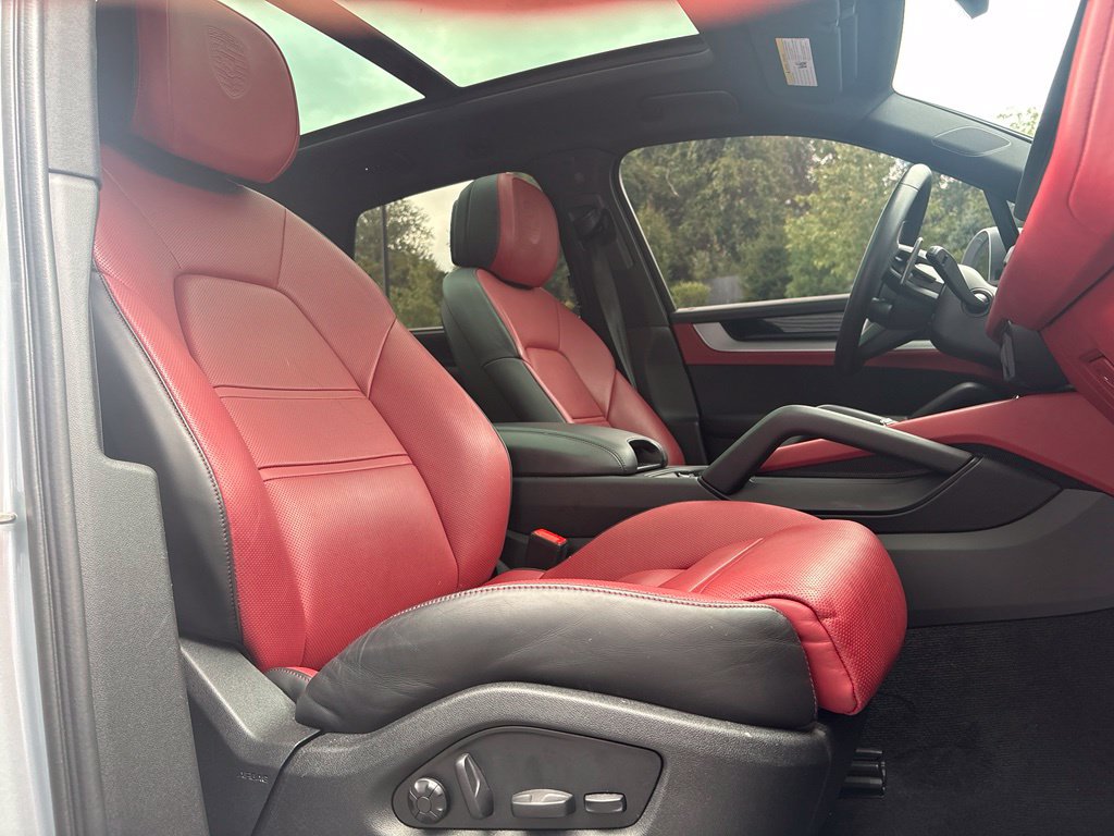 Certified 2024 Porsche Cayenne S AWD/4WD image 17