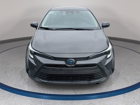 Used 2024 Toyota Corolla LE FWD image 2