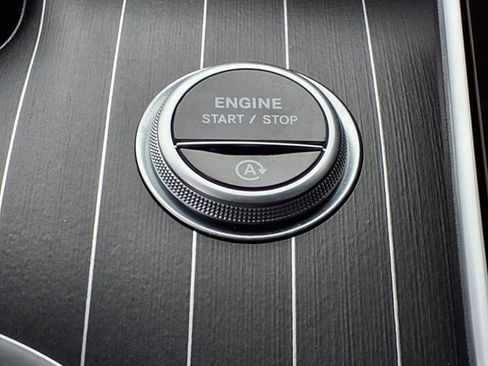 Used 2025 Mercedes-Benz C 300 Sedan image 25