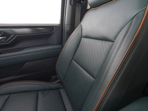 Used 2025 GMC Yukon AT4 w/ AT4 Premium Plus Package AWD/4WD image 30