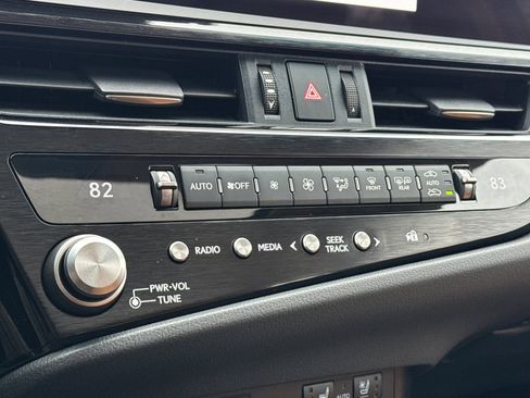 Used 2025 Lexus ES 300h w/ Premium Package image 21