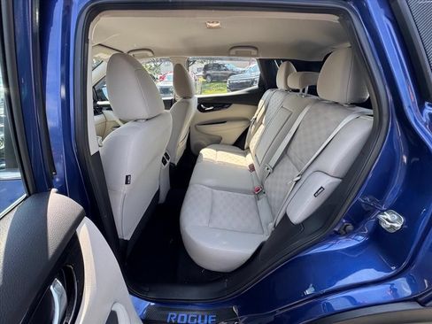 Certified 2022 Nissan Rogue Sport SV AWD/4WD image 11