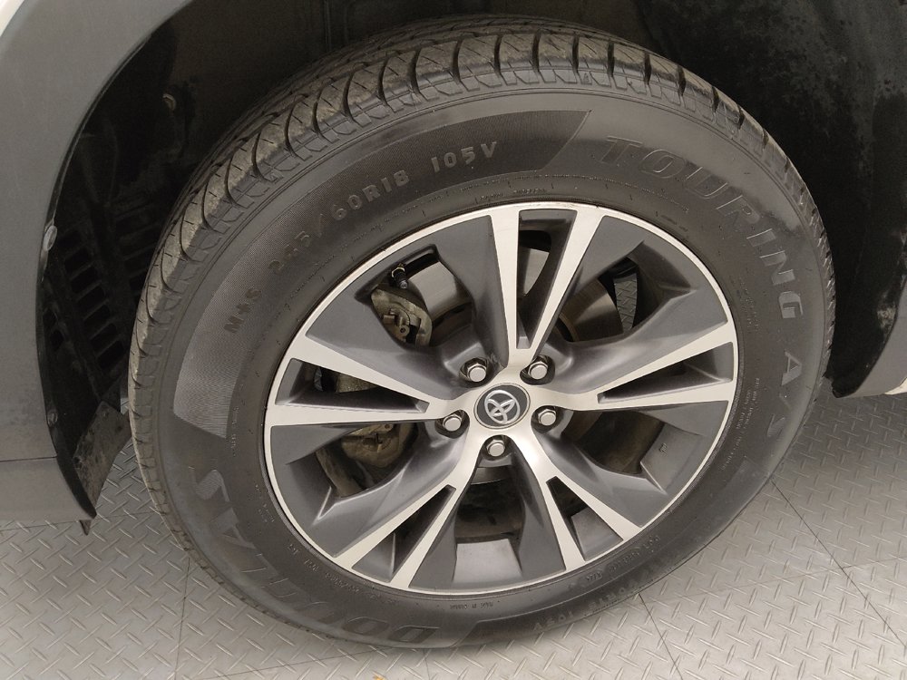 Used 2018 Toyota Highlander Plus FWD image 31