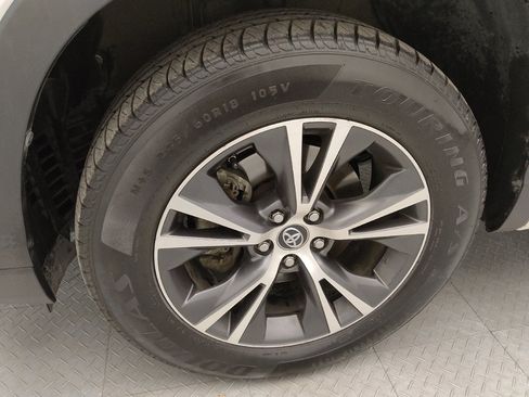 Used 2018 Toyota Highlander Plus FWD image 31
