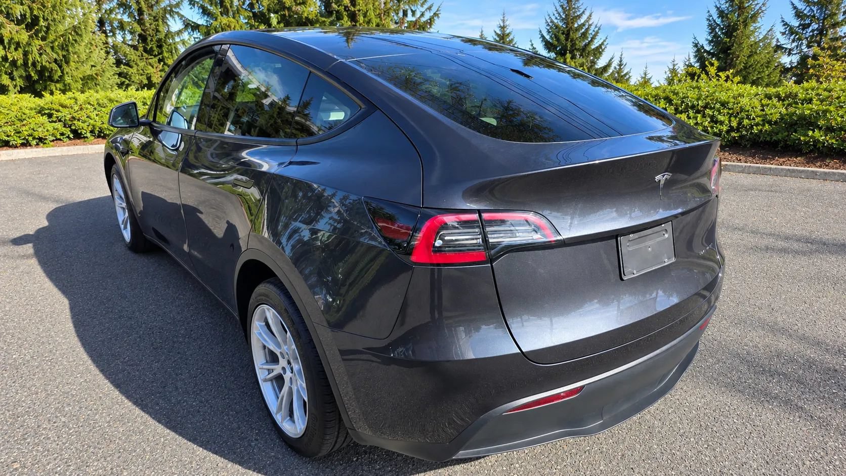 Used 2024 Tesla Model Y Long Range AWD/4WD image 7