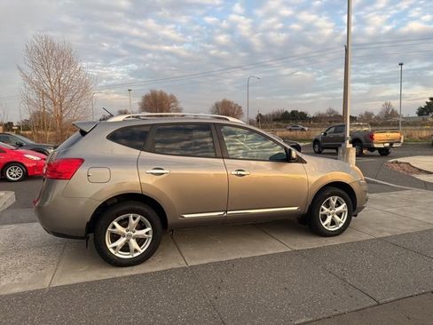 Used 2011 Nissan Rogue SV w/ Premium Pkg image 4