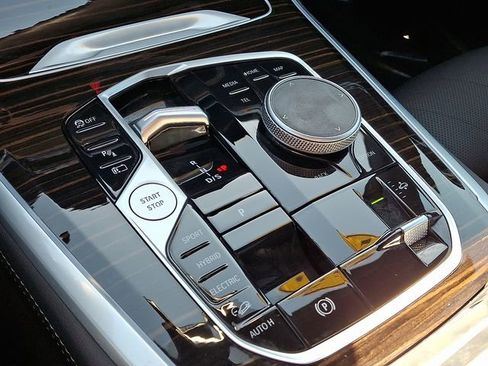 Used 2025 BMW X5 xDrive50e w/ Climate Comfort Package image 15