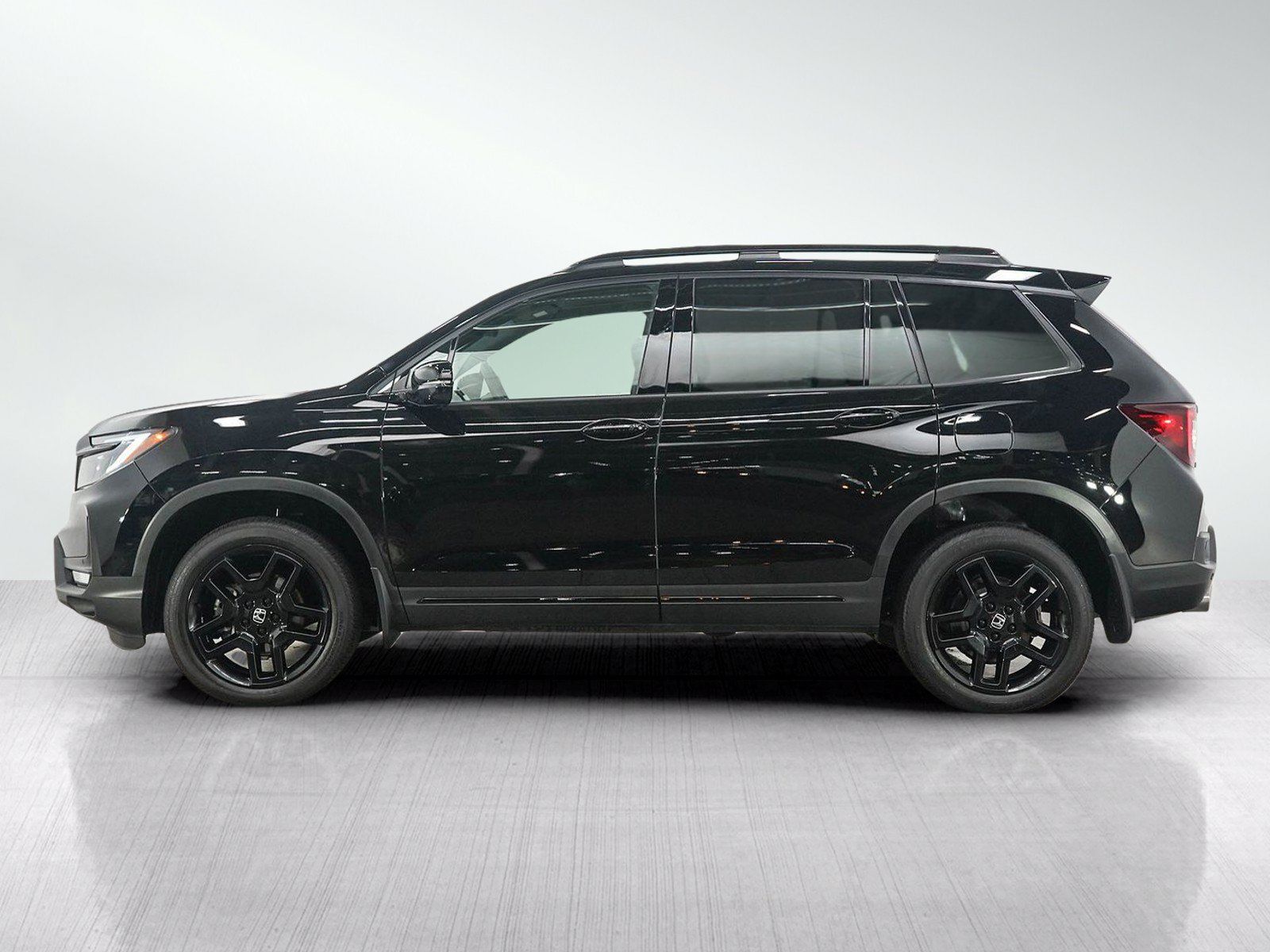 Used 2024 Honda Passport Black Edition image 2