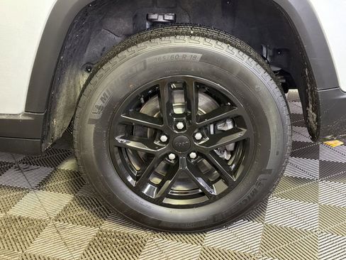 Used 2023 Jeep Grand Cherokee L Laredo w/ Luxury Tech Group I image 13