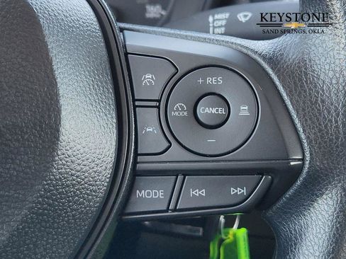 Used 2025 Toyota Corolla LE image 29