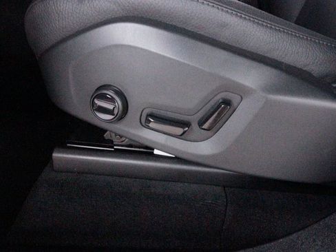 Certified 2025 Volvo XC90 B6 Plus w/ Protection Package Premier image 18