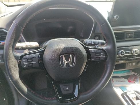 Used 2025 Honda Pilot Black Edition image 19