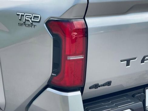 Used 2025 Toyota Tacoma TRD Sport AWD/4WD image 11