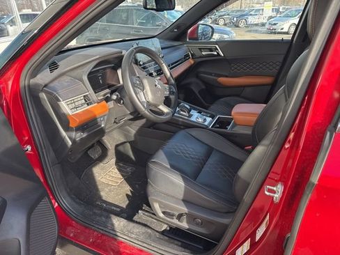 Used 2024 Mitsubishi Outlander SEL image 12