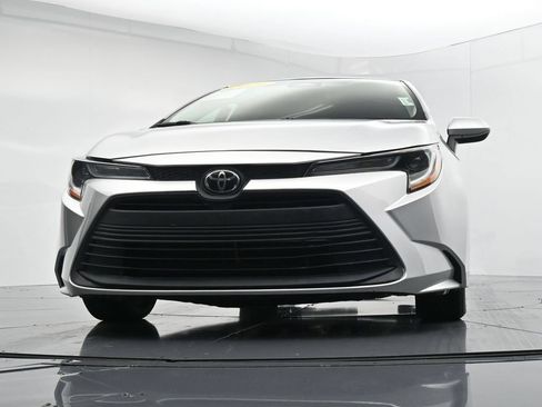 Used 2024 Toyota Corolla LE FWD image 30