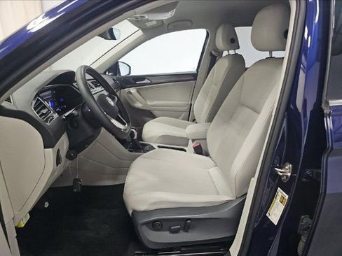 Used 2023 Volkswagen Tiguan SE image 6