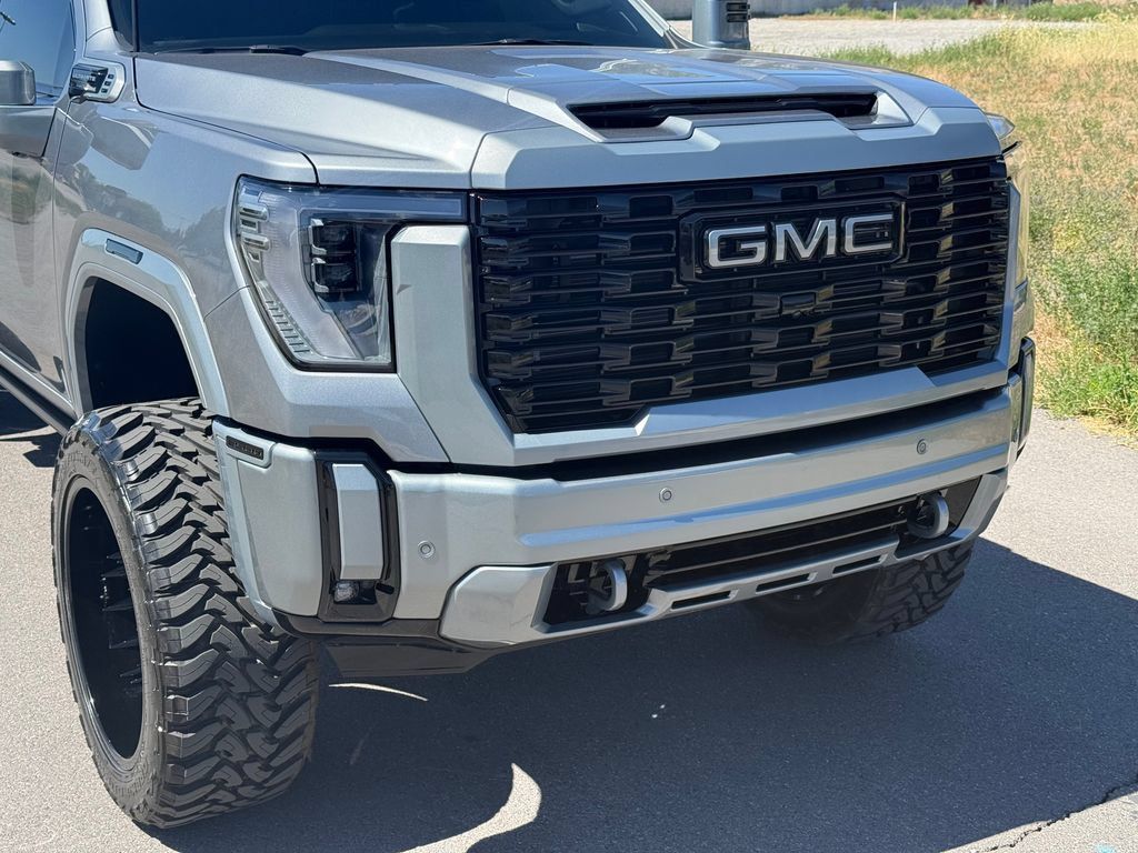 Used 2026 GMC Sierra 3500 Denali Ultimate AWD/4WD image 3