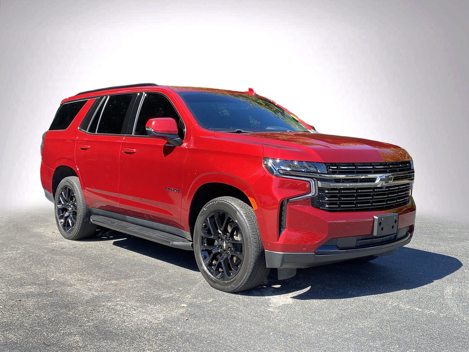 Used 2022 Chevrolet Tahoe RST w/ Luxury Package AWD/4WD image 2