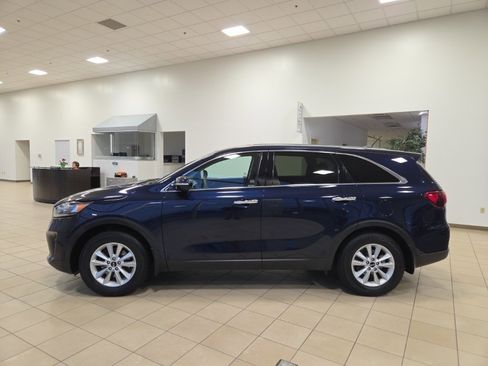 Used 2020 Kia Sorento LX image 1