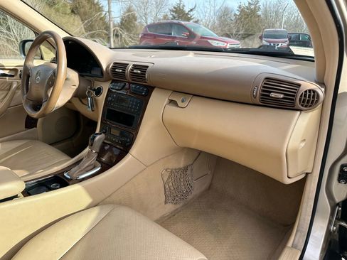 Used 2001 Mercedes-Benz C 320 Sedan image 12