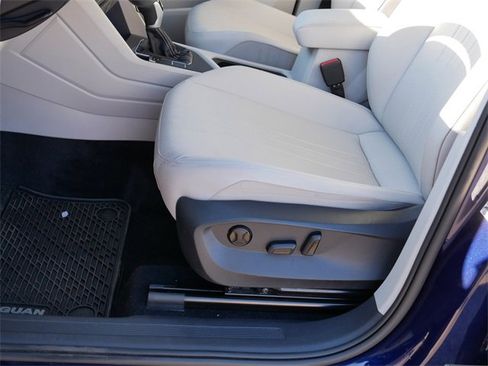 Certified 2022 Volkswagen Tiguan SE image 14