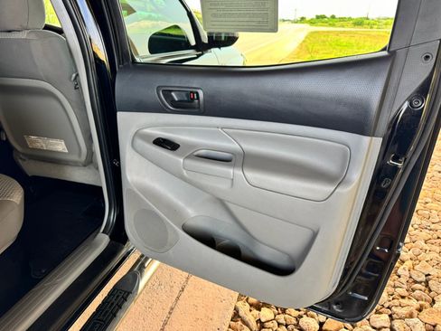 Used 2013 Toyota Tacoma PreRunner w/ SR5 Pkg RWD image 22