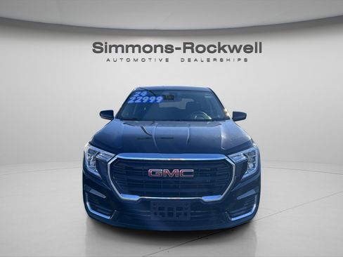 Used 2024 GMC Terrain SLE image 1
