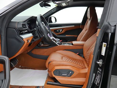 Used 2019 Lamborghini Urus AWD/4WD image 43