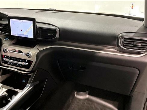 Used 2021 Ford Explorer XLT image 28