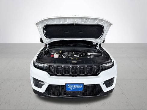 Used 2023 Jeep Grand Cherokee Altitude image 22