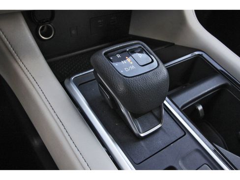 Used 2025 Nissan Pathfinder SL FWD image 30
