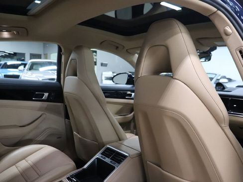 Used 2020 Porsche Panamera image 23