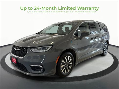 Used 2022 Chrysler Pacifica Touring-L FWD image 3