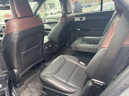 Used 2023 Ford Explorer Platinum w/ Technology Package image 9