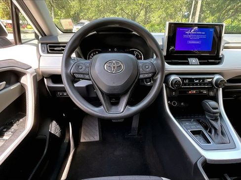 Used 2024 Toyota RAV4 XLE FWD image 8