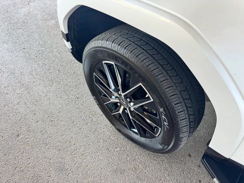Used 2024 Lexus GX 550 w/ Accessory Package (Z1) AWD/4WD image 36
