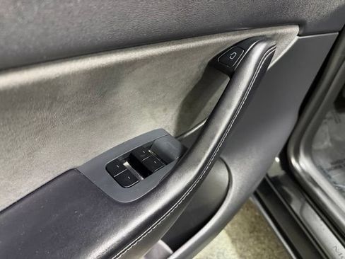 Used 2021 Tesla Model Y Long Range AWD/4WD image 18