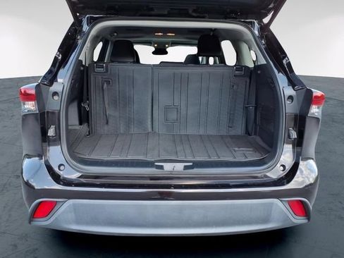 Used 2022 Toyota Highlander XLE FWD image 8