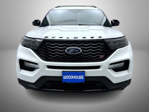 Used 2022 Ford Explorer ST image 2