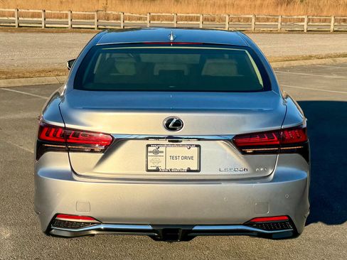 Used 2023 Lexus LS 500h AWD w/ Luxury Package image 6