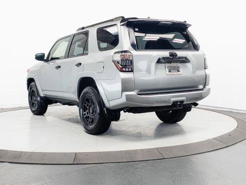 Certified 2021 Toyota 4Runner Venture w/ Moonroof Package AWD/4WD image 9