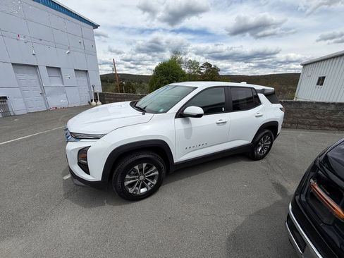 Used 2026 Chevrolet Equinox LT w/ Convenience Package II AWD/4WD image 2